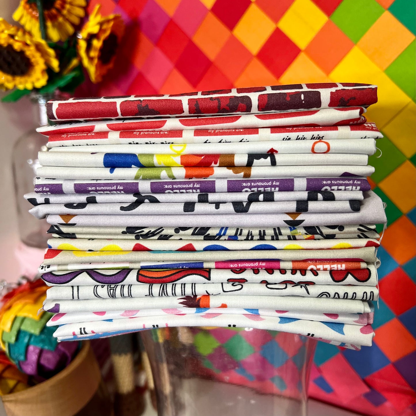 Love is Love Fabrics 15 Fat Quarter Bundle (Progress Pride Flag Edition) von Mx Domestic (Kopie)